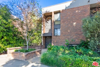 Building Photo - 9323 Burton Wy