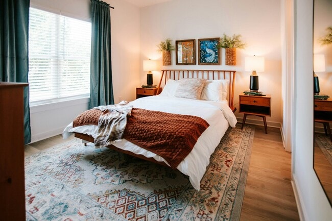 Building Photo - 284 Bailey St