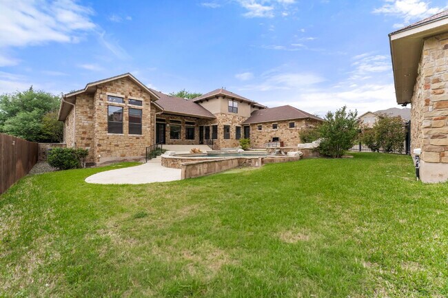 Building Photo - Elevated Executive Living in Lake Forest