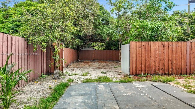 Building Photo - 1378 SW 26th Ave