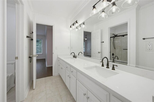 Building Photo - 735 Westwind Ln