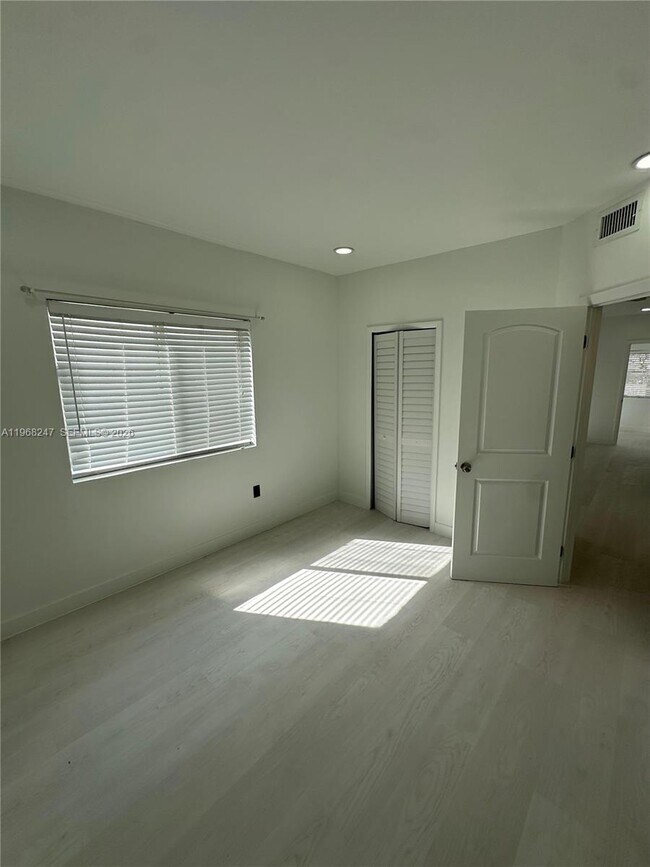 Building Photo - 109 NW 6th Ave