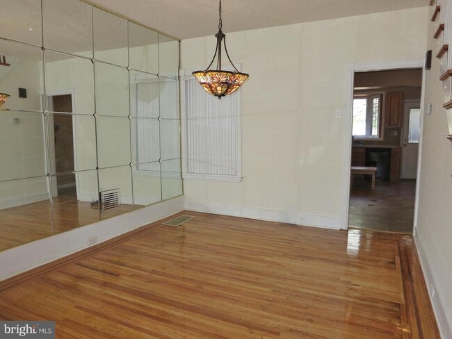 Building Photo - 245 Kalos St