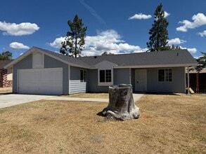 Building Photo - 4 bedroom 2 bath!