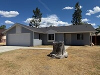 Building Photo - 4 bedroom 2 bath!