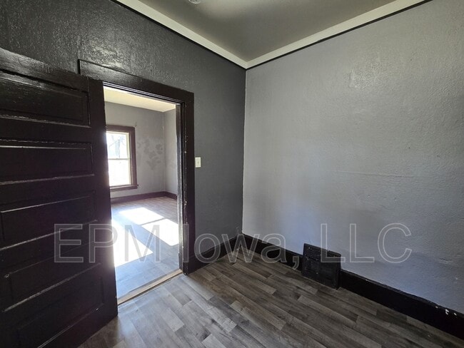 Building Photo - 206 Clay St