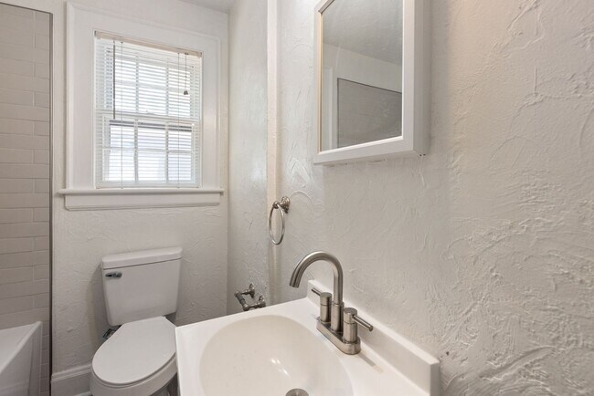 Building Photo - 317 35th St