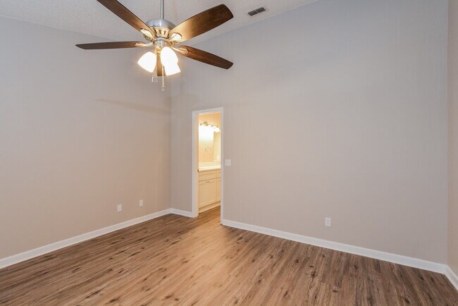 Building Photo - 803 Hillary Ct