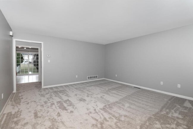 Building Photo - 57 Nottingham Dr