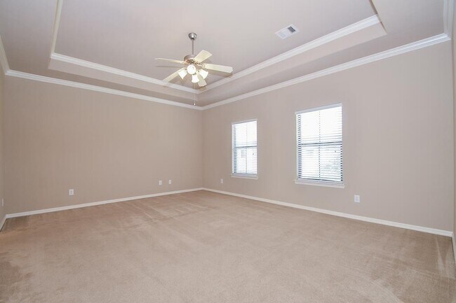 Building Photo - 3042 Royal Oaks Crest