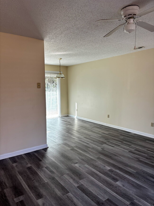 Building Photo - 741 NC-24