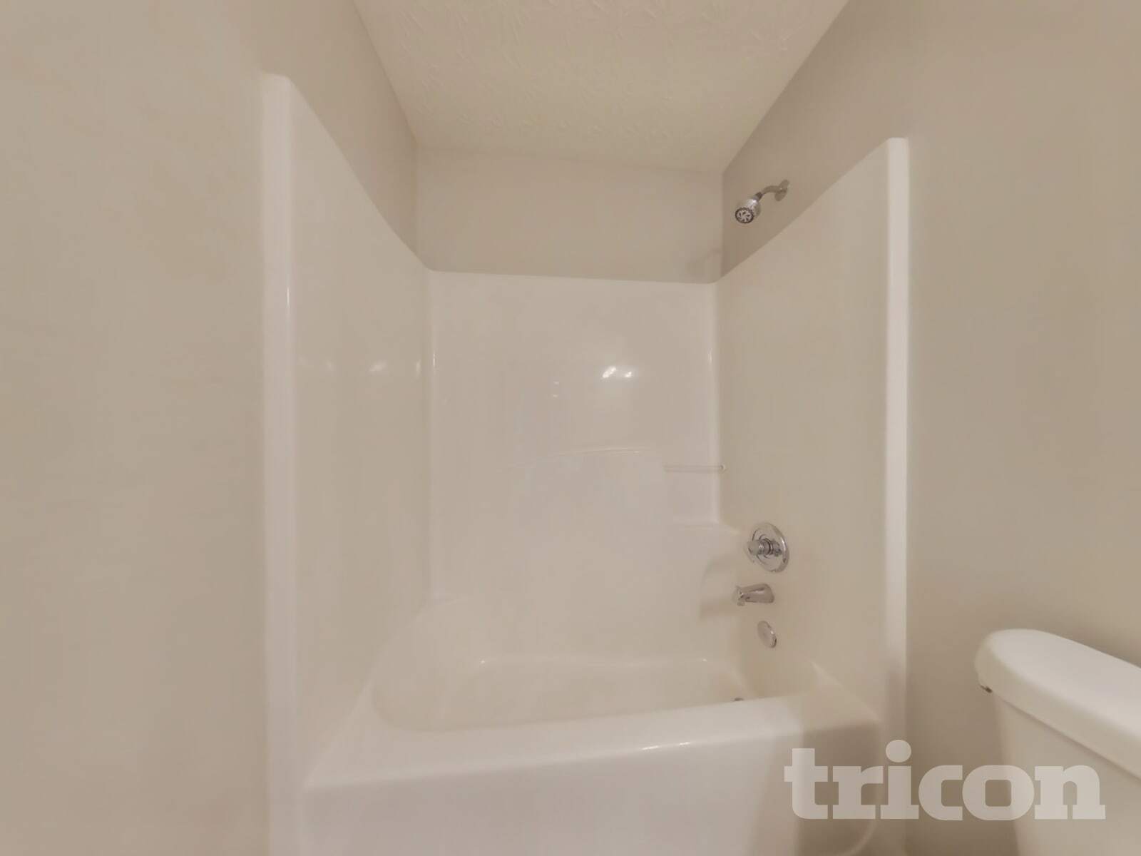 Building Photo - 2345 Village Green Dr