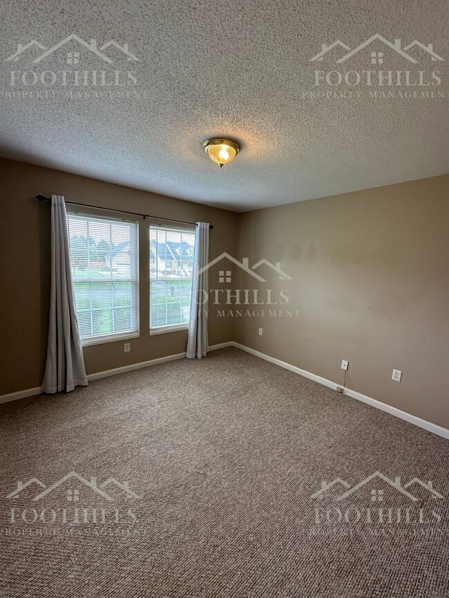 Building Photo - 1419 Oak Hill Dr