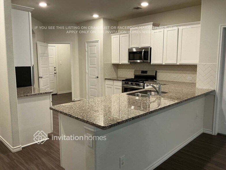 Building Photo - 753 Jamestown Ln