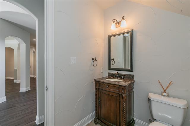 Building Photo - 2732 Waverley Dr