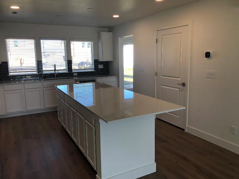 Building Photo - 3260 Crusader St