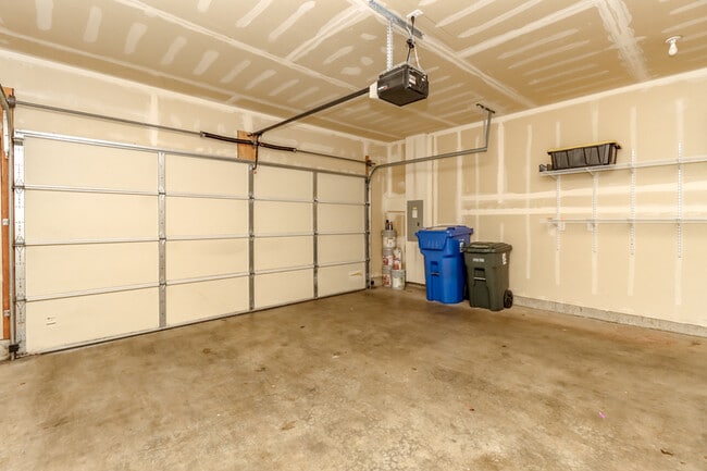 Building Photo - 2355 Yakima Ct