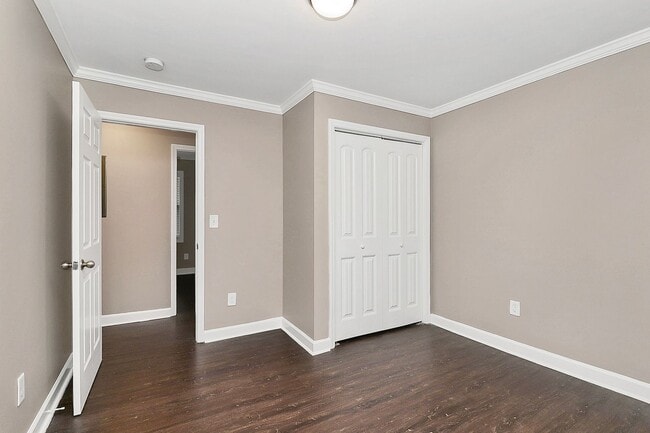 Building Photo - Adorable Modern 2 Bedroom Duplex!