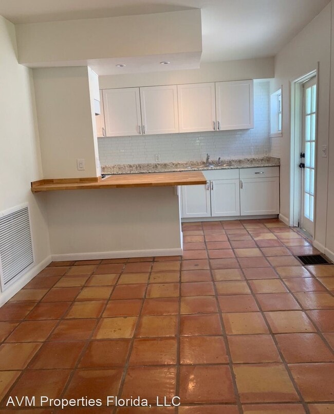 Building Photo - 3214-3218 W Santiago St