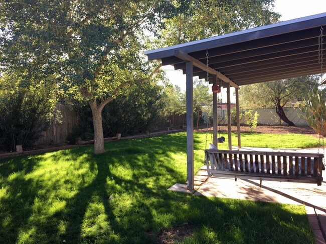 Building Photo - Adorable 2 bed + office/1 bath House with ...