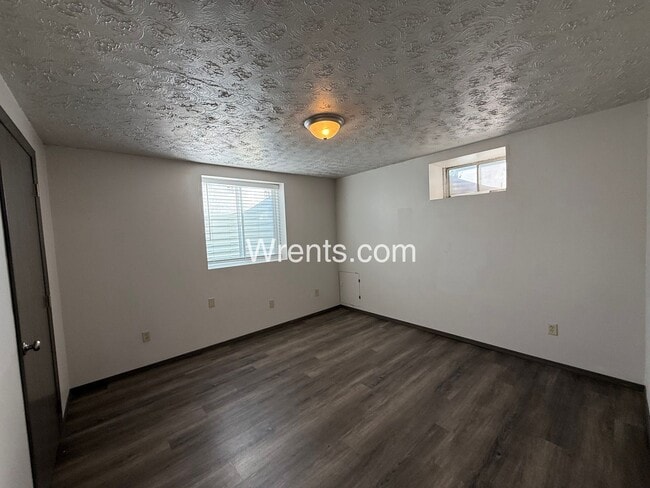 Building Photo - Valley 3 bed 1.5 bath