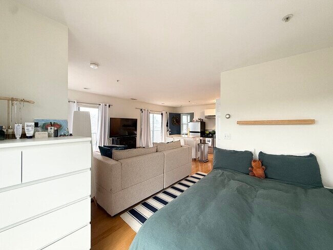 Building Photo - 660 Cambridge St