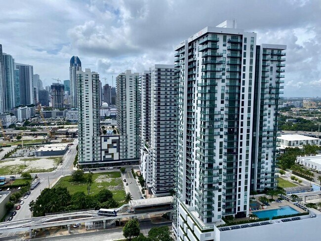 Building Photo - 1600 NE 1st Ave