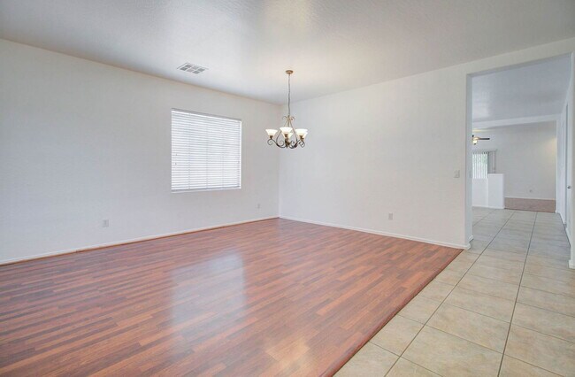 Building Photo - 4836 S Summit Ct