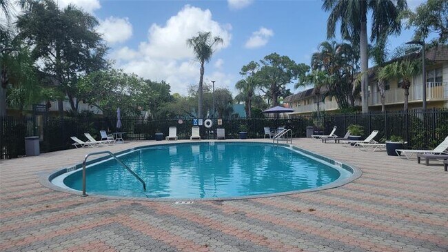 Building Photo - 5168 NE 6th Ave