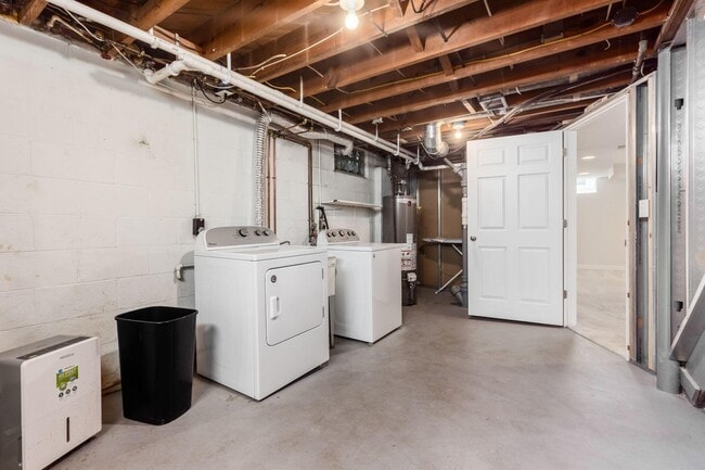 Building Photo - 336 E Weisheimer Rd