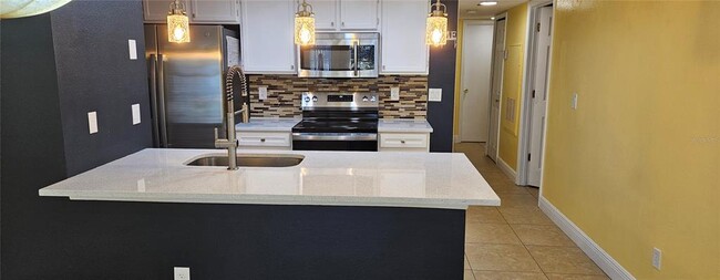 Building Photo - 2033 Royal Bay Blvd