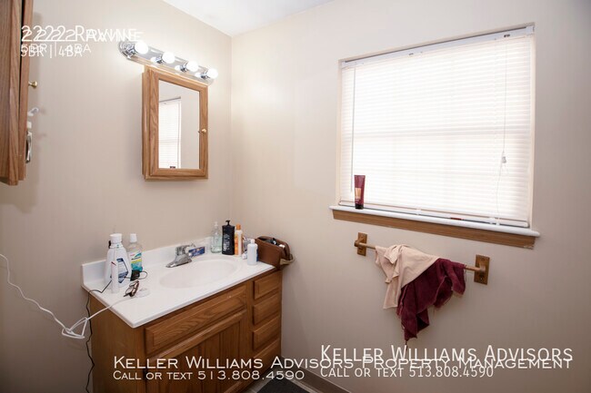 Building Photo - 2222 Ravine-