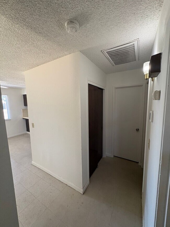 Building Photo - 2096