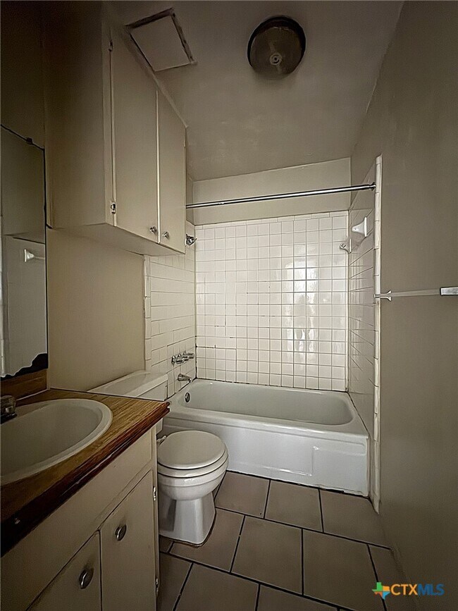 Building Photo - 702 N 1st St