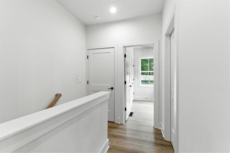 Building Photo - 170 Color Cir