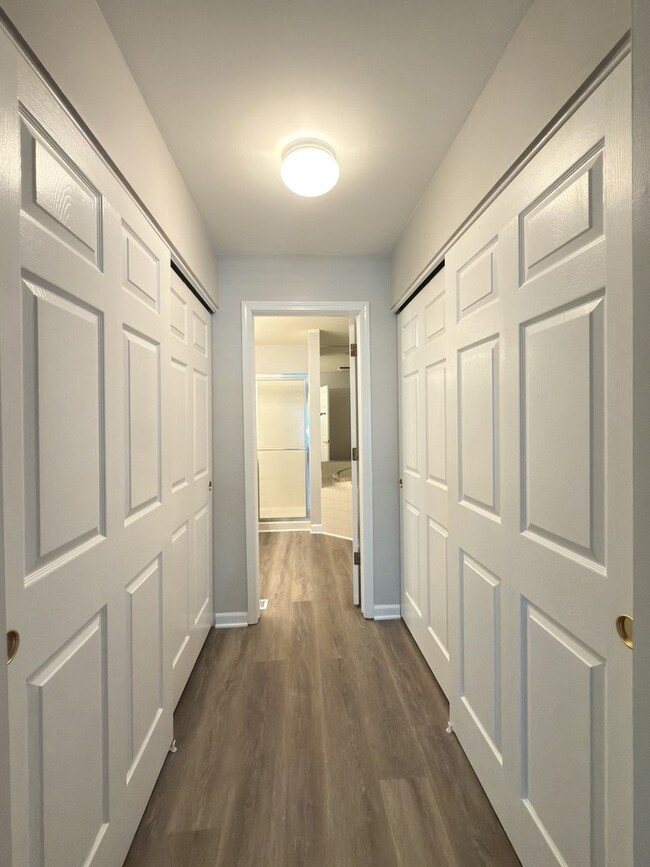 Building Photo - 5S525 Scots Dr