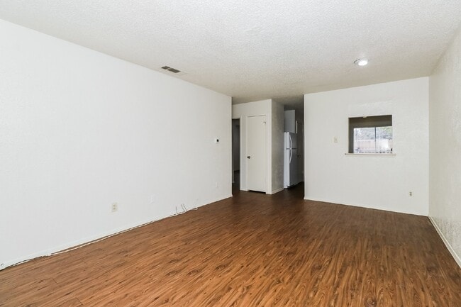 Building Photo - 323 W William Cannon Dr
