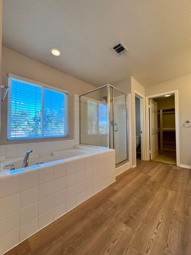 Building Photo - Beautiful 4 bedroom Temecula home sitting ...