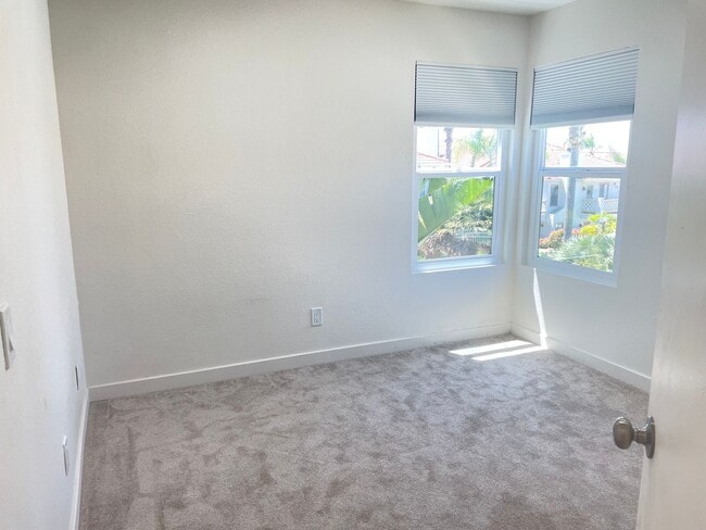 Building Photo - Stylish 3-Bedroom Retreat in the Highly De...