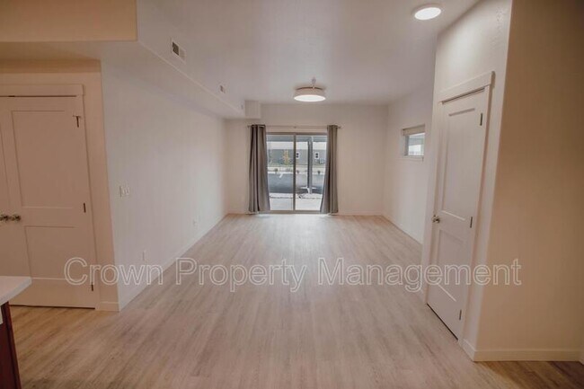 Building Photo - 202 Sawyer Ln