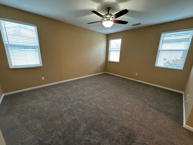 Building Photo - Beautiful 4 Bedroom, 2.5 Bath Lathrop Home