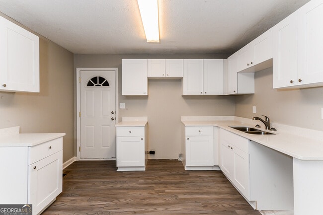 Building Photo - 2830 Botany Dr