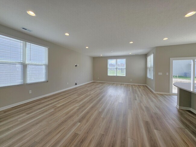 Building Photo - 8604 Apricot Wy