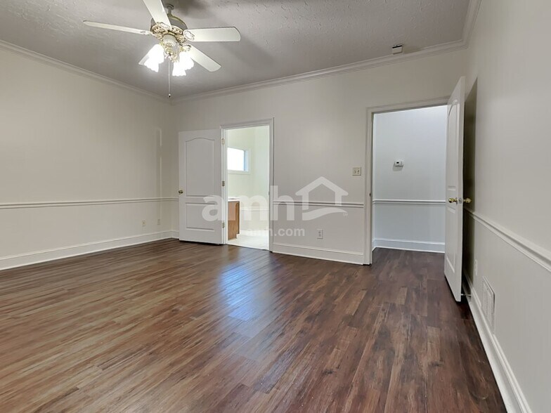 Building Photo - 6207 Chester Cv