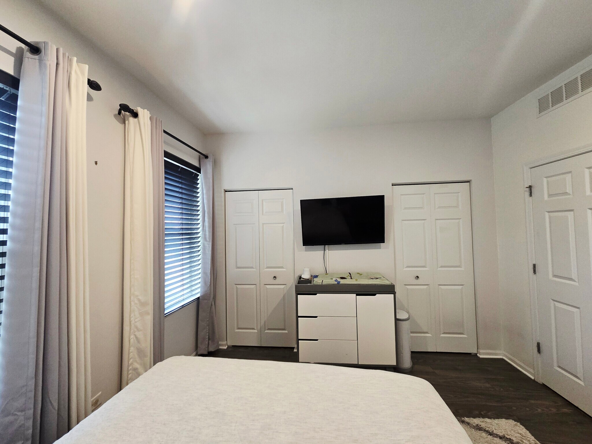 Building Photo - 357 E Eastgate Pl