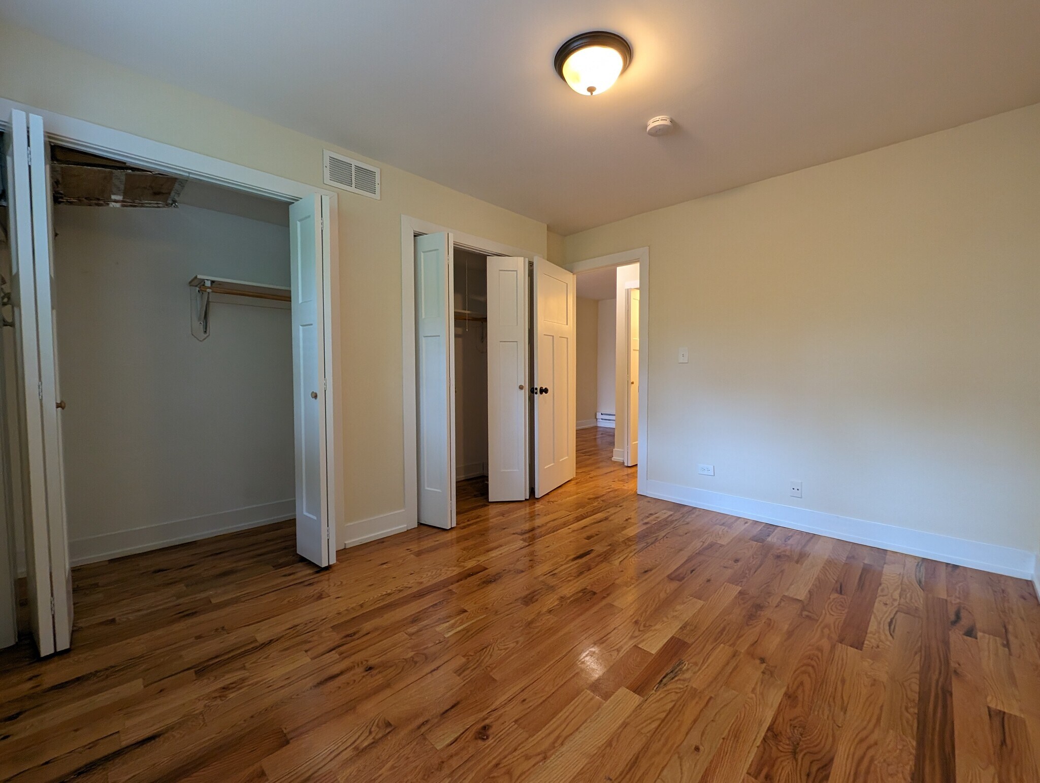 Building Photo - 557 W Arlington Pl