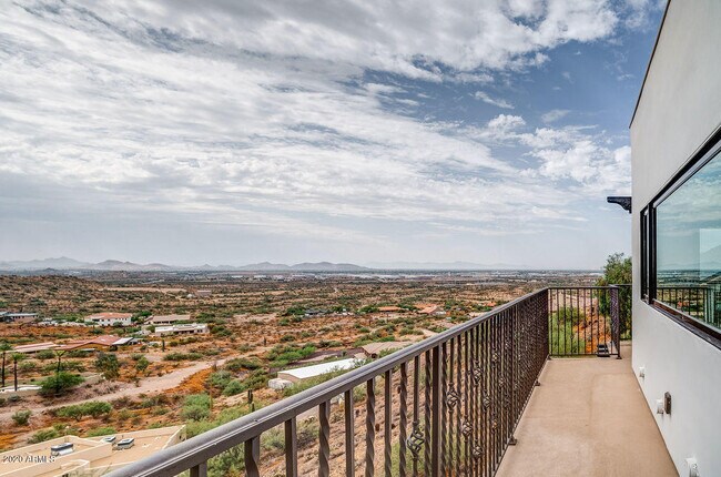 Building Photo - 301 E Jomax Rd