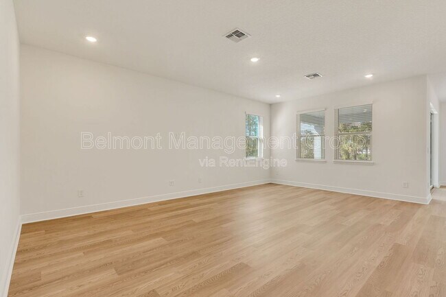 Building Photo - 1141 British Cir