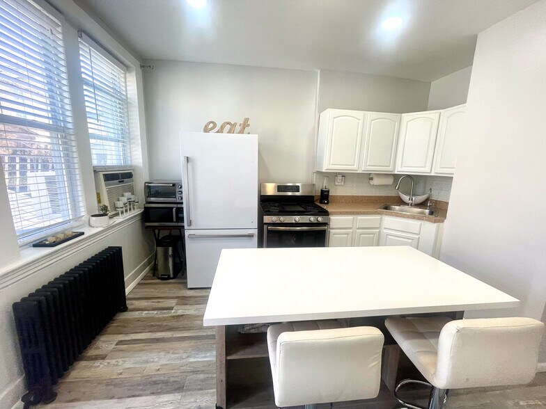 Building Photo - 80 Malcolm Ave