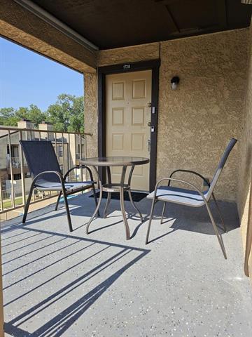 Building Photo - 1728 Crestpoint Dr